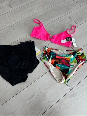 Unknown Brand Women’s Hot Pink Bikini Top with Multicolor Print Bottoms